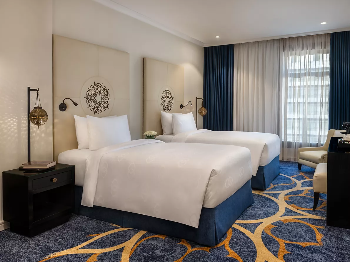 Agence de voyage Omra spécialisée Omra et Hajj. Omra Classique, Discount, Ramadan et Omra+. Devis gratuit et accompagnement personnalisé au départ de Paris : Médine, Makkah, Jeddah. Guide religieux et hôtels proches du Haram inclus.